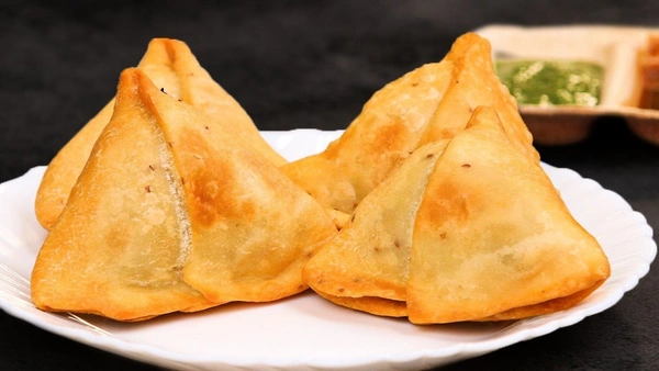 1 Fresh Samosa - Sanju Stall - 3'3