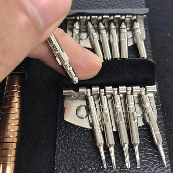 25 IN 1 MAGNETIC SCREWDRIVER