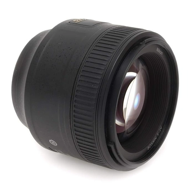 NIKON 85mm 1.8