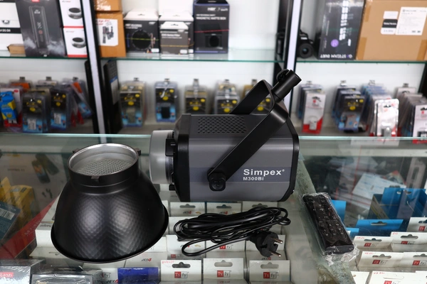 SIMPEX M 300 BI CONTINOUS VIDEO LIGHT CRL 95 ,TEMP 2700-6500 