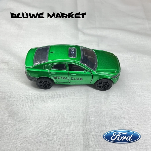 Ford Taurus 1/32 - Diecast Metal Toy Car - Green