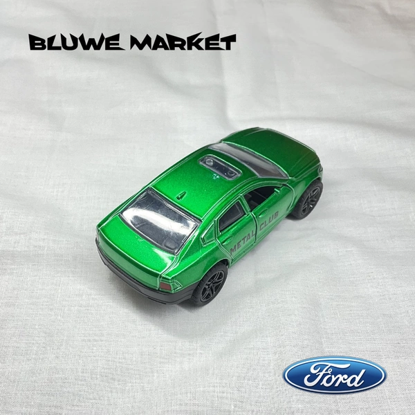 Ford Taurus 1/32 - Diecast Metal Toy Car - Green