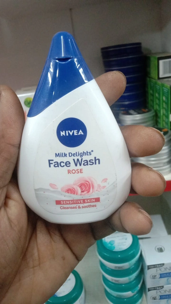 Nivea Face Wash Rose - 06/24