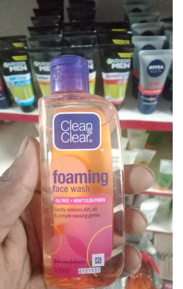 Clean and clear foaming face wash 100ml