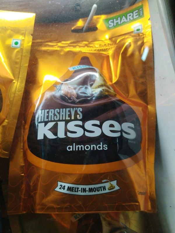 HERSHEY, S KISSES ALMONDS 100.8g