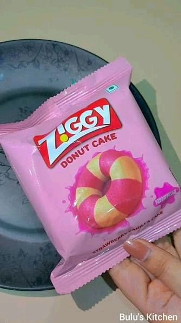 Z!GGY  DONUT CAKE STRAWBERRY CREME FILLED 47g