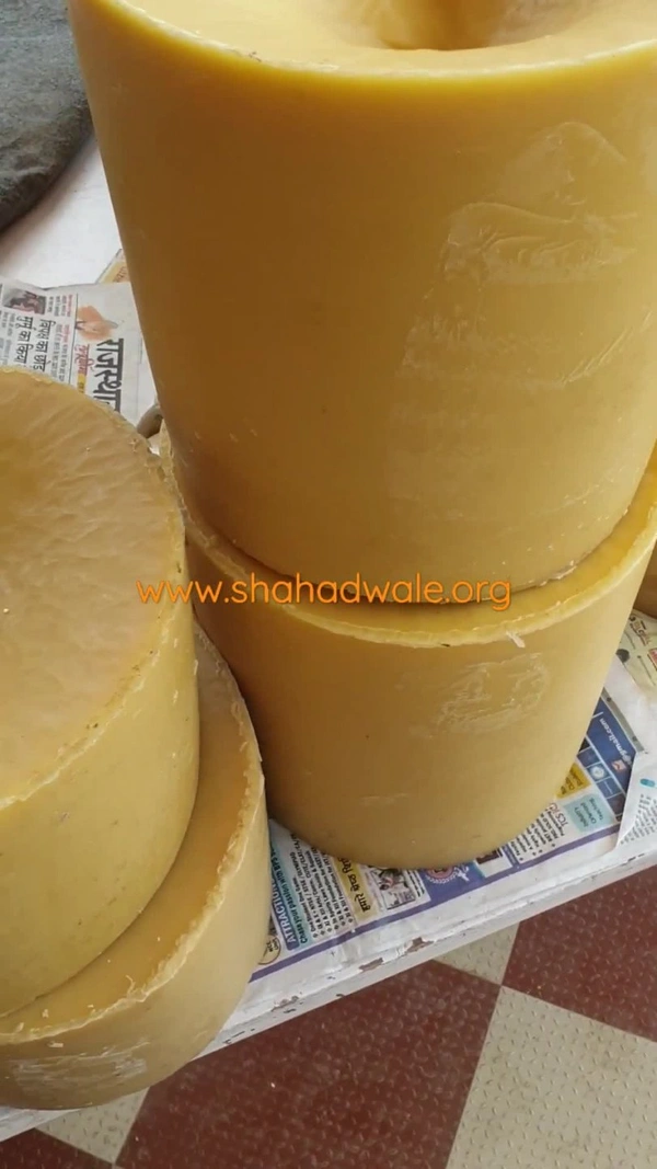 SHAHADWALE Beeswax - Natural Food Grade, Double Filtered - for superior quality in cosmetics, candles, and crafts - Big Blocks, Single Filtered
