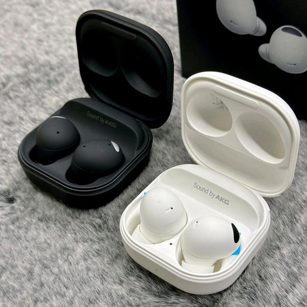 Most Awaited Budget Combo | Active 2 Amoled Display Smartwatch And Buds 2 Pro Best Quality Earphone - Black/White