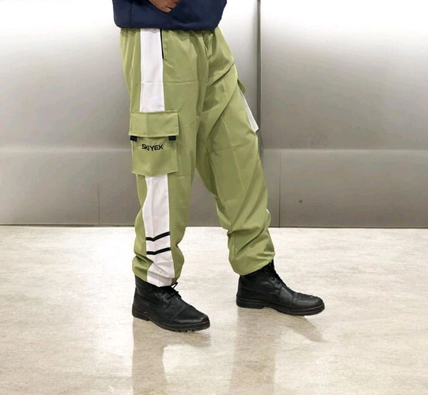 The Parachute Baggy Lower pants are a versatile and practical choice for casual wear