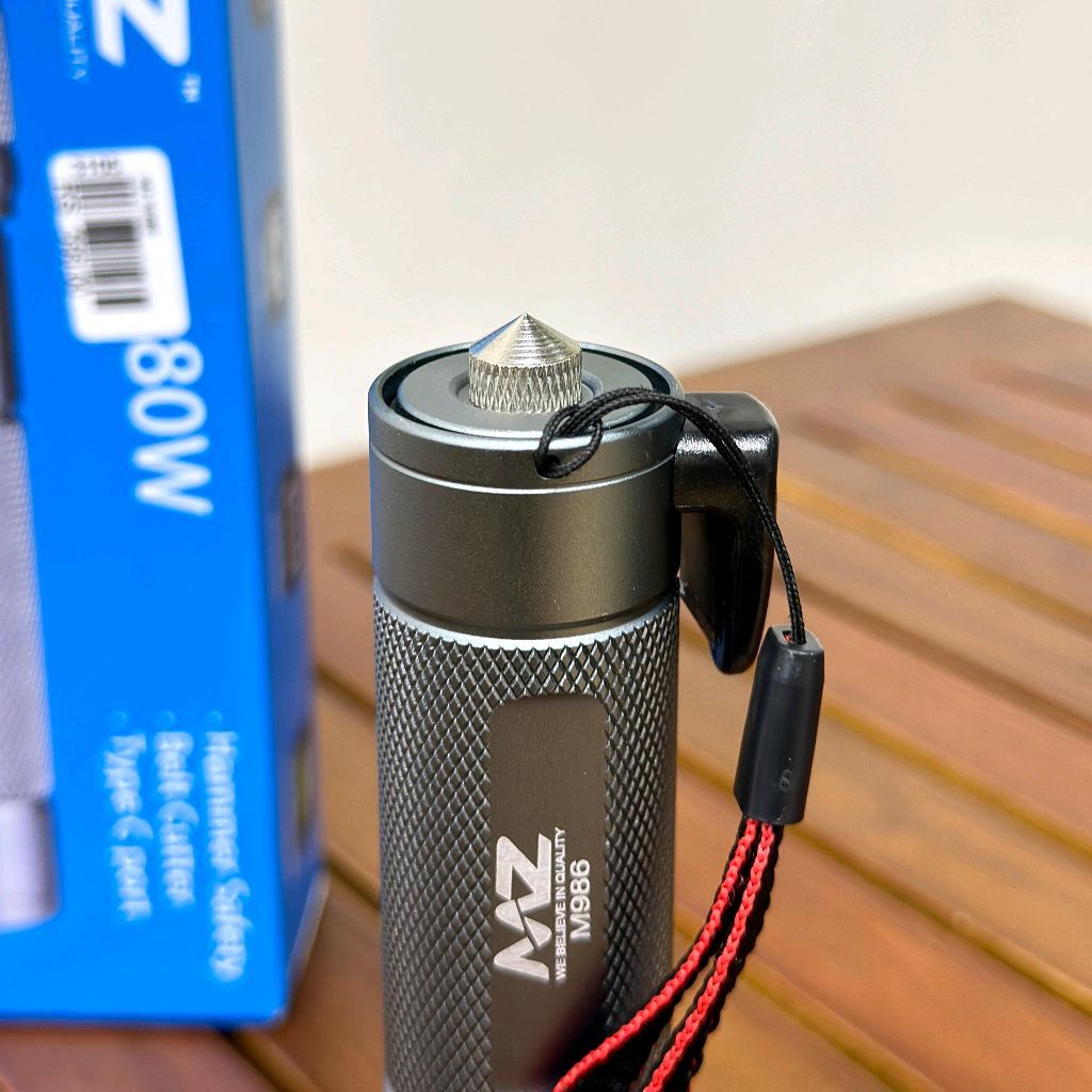 MZ M986 (CAR EMERGENCY LIGHT) 3 Modes with Hammer and Seatbelt