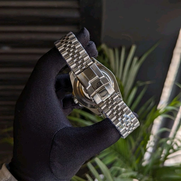 Analog Day Date High Quality Quartz Movement Collection With High Quality Strap Best finishing Body & Case - SRH1