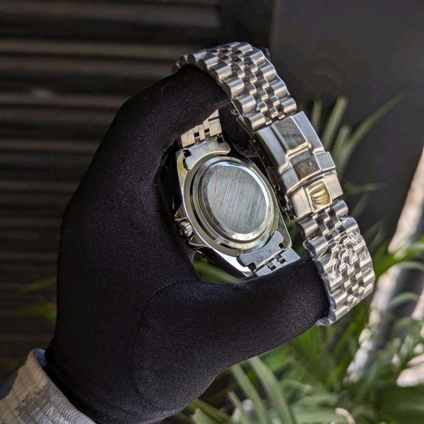 Analog Day Date High Quality Quartz Movement Collection With High Quality Strap Best finishing Body & Case - SRH1