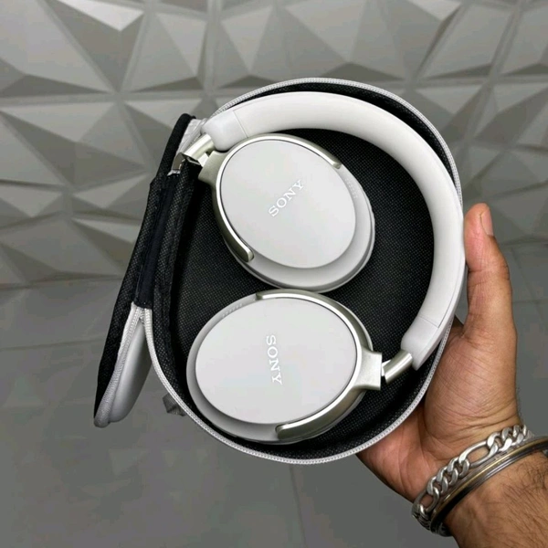 New Wireless Headphones – BT Earphone, Over Ear Headphones With Built-in Mic - Upto 8 Hours Playtime, Heavy Sound And Bass Quality, Perfect For Everyday Use