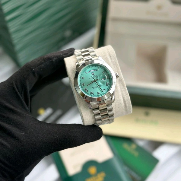 Analog Day Date High Quality Quartz Movement Collection With High Quality Strap Best finishing Body & Case