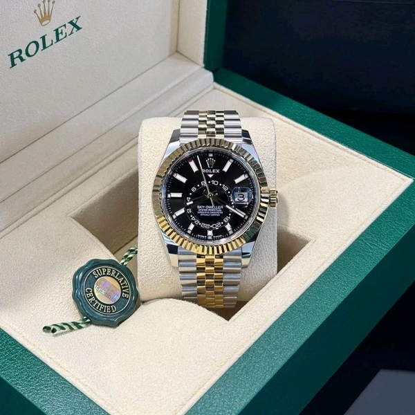 ANALOG SKY-DWELLER – THE ULTIMATE & LUXURIOUS TRAVELER’S WATCH