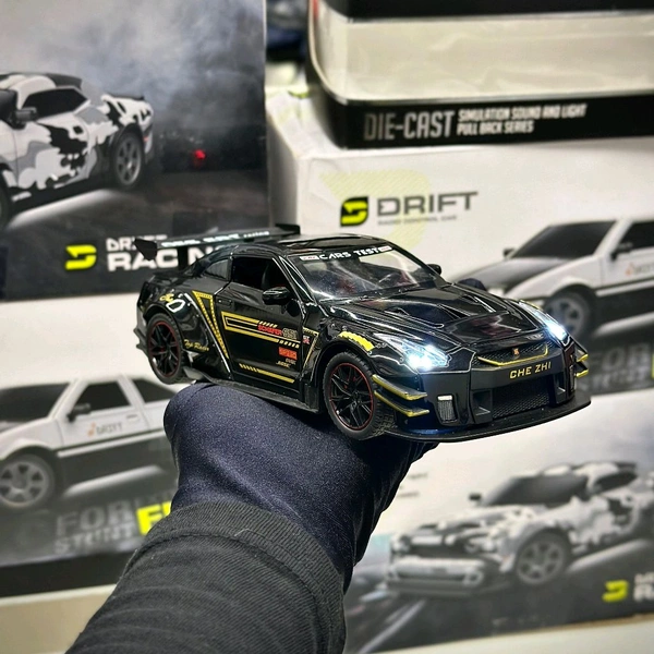 1:32 GT-R Diecast Collectors Model – Diecast Model With Lights & Opening Doors
