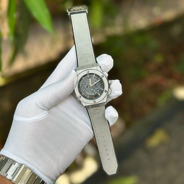 Most Demanded Analog Quartz Movement Watch With High Quality Strap Best finishing Body & Case