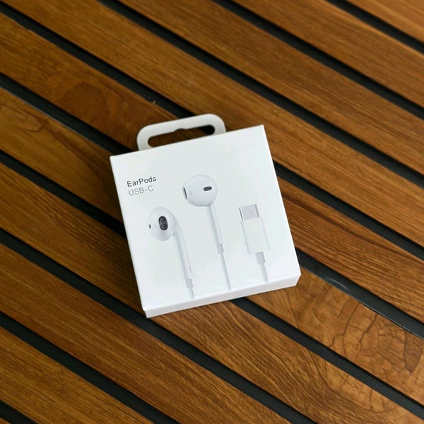 Type-C Wired Earphones – Clear Sound with Built-in Mic