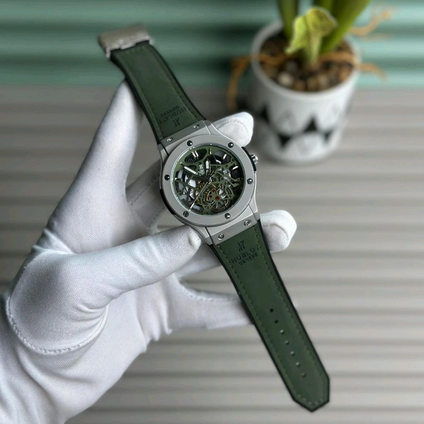 Most Demanded Analog High Quality Watch With High Quality Strap Best finishing Body & Case