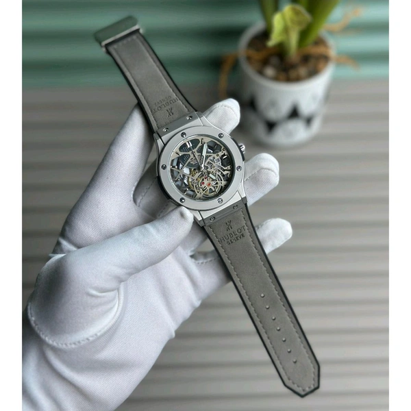 Most Demanded Analog High Quality Watch With High Quality Strap Best finishing Body & Case