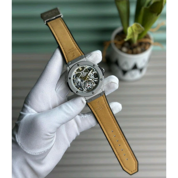 Most Demanded Analog High Quality Watch With High Quality Strap Best finishing Body & Case