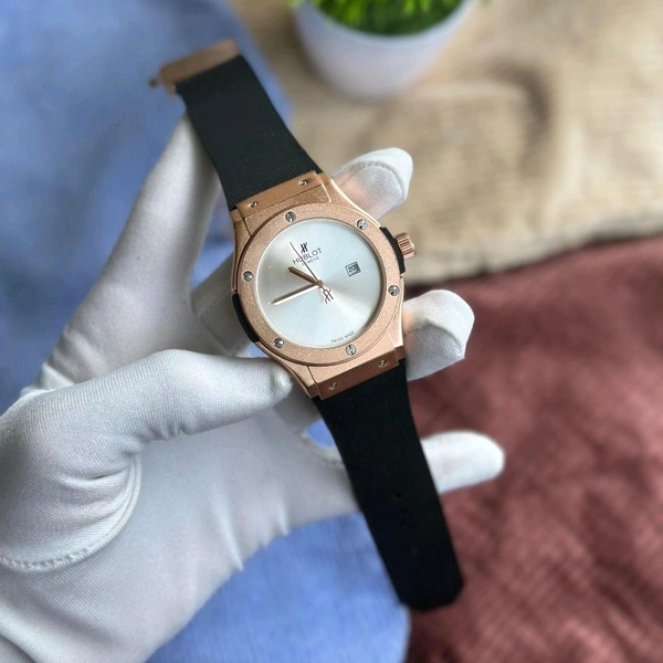 Most Demanded Analog High Quality Watch With High Quality Strap Best finishing Body & Case