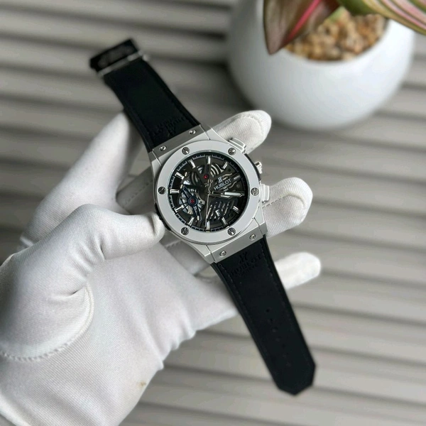 Most Demanded Analog High Quality Watch With High Quality Strap Best finishing Body & Case