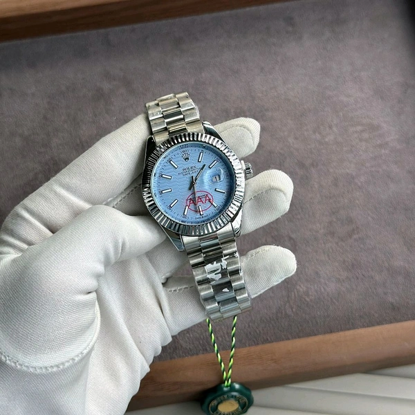 Men’s Classic Analog Watch – Elegant Dial, Date Display – Formal & Casual Wear