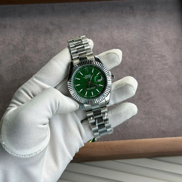 Men’s Classic Analog Watch – Elegant Dial, Date Display – Formal & Casual Wear