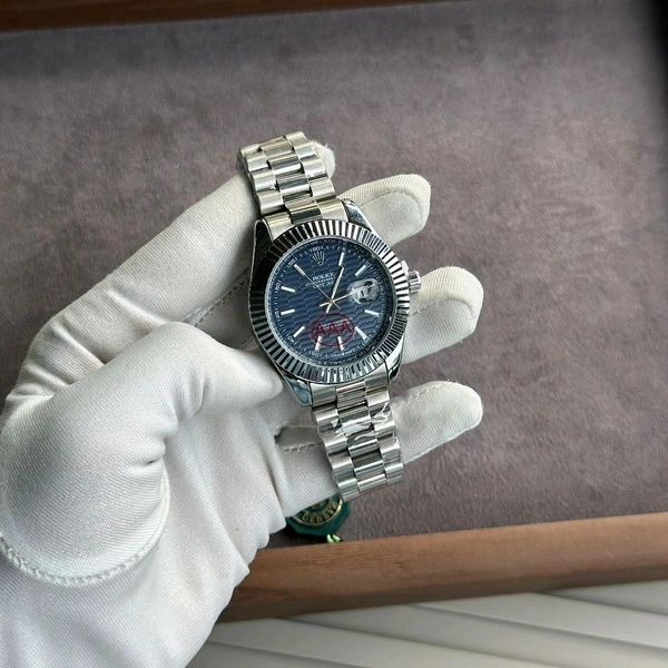 Men’s Classic Analog Watch – Elegant Dial, Date Display – Formal & Casual Wear