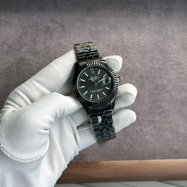 Men’s Classic Analog Watch – Elegant Dial, Date Display – Formal & Casual Wear