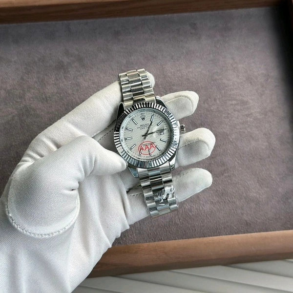 Men’s Classic Analog Watch – Elegant Dial, Date Display – Formal & Casual Wear