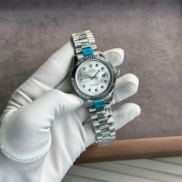 Men’s Classic Analog Watch – Elegant Dial, Date Display – Formal & Casual Wear