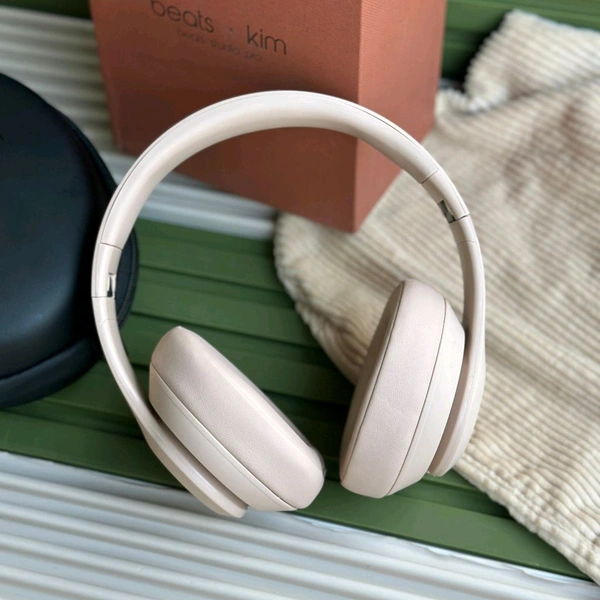 First Time In India | Bluetooth On Ear Headphones with Mic with 6 Hours Battery Backup, Original Box Packaging 