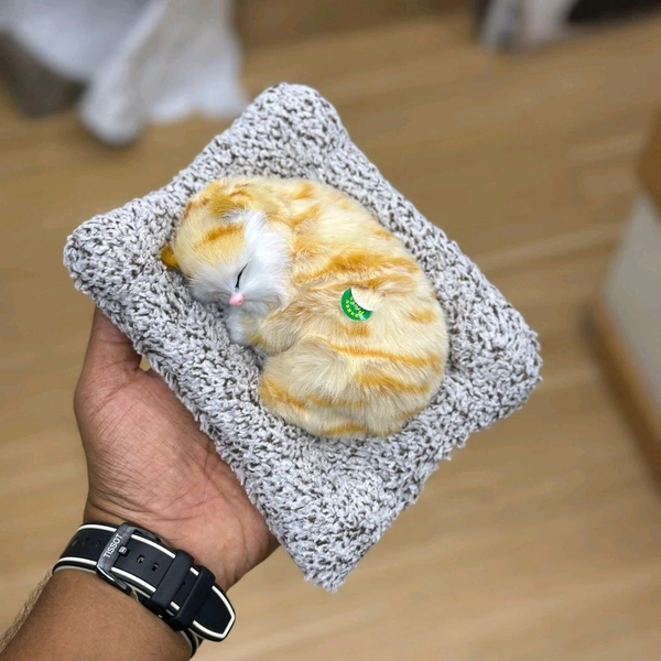Sleeping Cat Car Dashboard Toy – Cute Plush Showpiece with Soft Faux Fur, Realistic Design & Perfect for Car, Home, Office, and Gifting