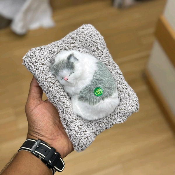 Sleeping Cat Car Dashboard Toy – Cute Plush Showpiece with Soft Faux Fur, Realistic Design & Perfect for Car, Home, Office, and Gifting