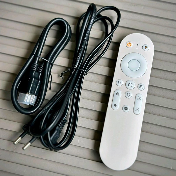 Smart Projector with Auto Focus & Auto Keystone