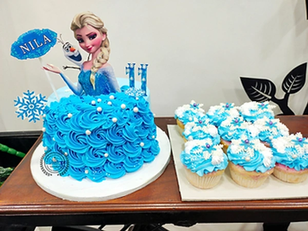 C2CGT18 (CAKE WITH CUPCAKE)