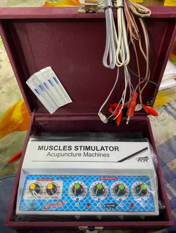 MVMtec This is the Machine🔺 4 ch Acupunture  with all accessories *Work on both electricity ⚡️ and as well as on battery 🔋*1 machine4 croco leads5 needles1 carry wooden box1 power cord
