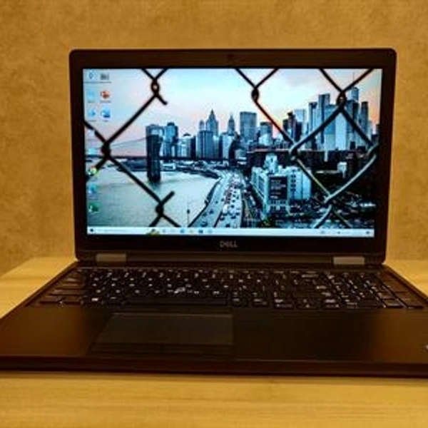 DELL Refurbished Latitude 5590 Intel Core i5 | 8GB | 256GB Slim Laptop - Latitude 5590, Intel i5 8th, 15.6"