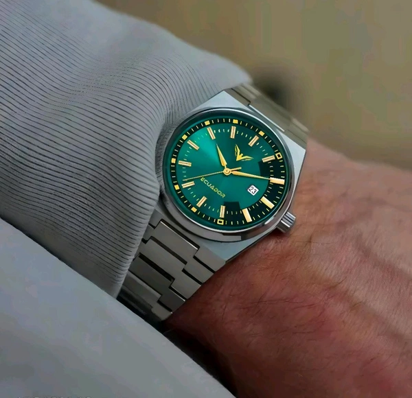 Ecuador HMTS Quartz Analog Wrist Watch for Men – Stylish Green Dial, Silver Chain Strap
- Free