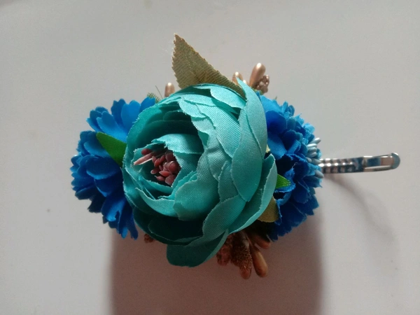 Center Clip  - Eastern Blue, Medium