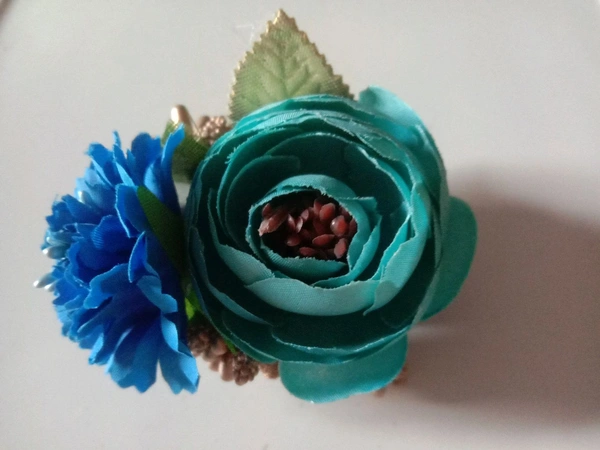 Center Clip  - Eastern Blue, Medium