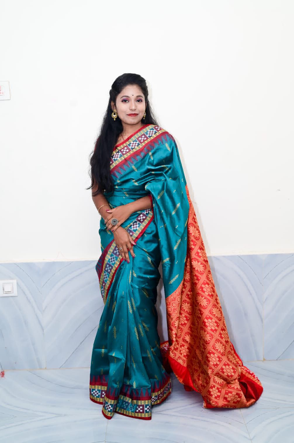 30 Simple Silk Saree Blouse Designs or Pattu Saree Blouse Designs | Designer  blouse patterns, Pattu saree blouse designs, Modern blouse designs