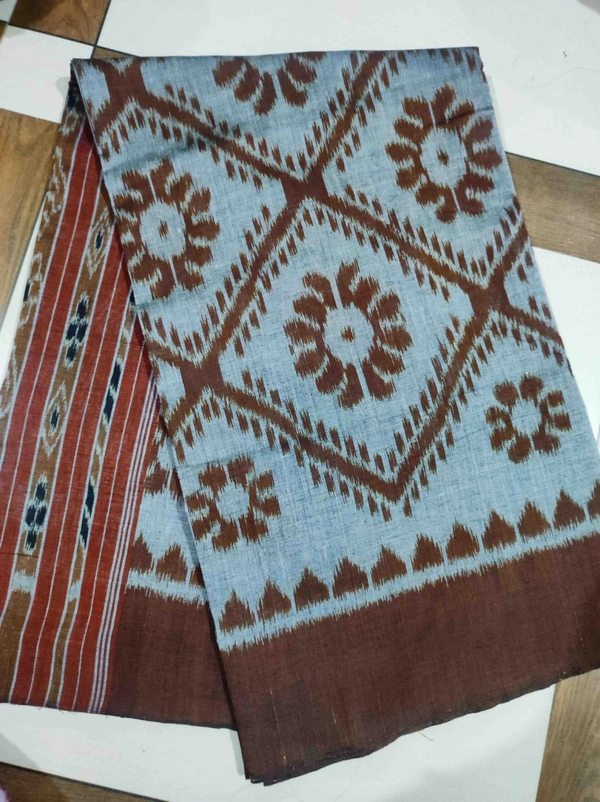 101789Sambalpuri Handloom Saree With Blouses 