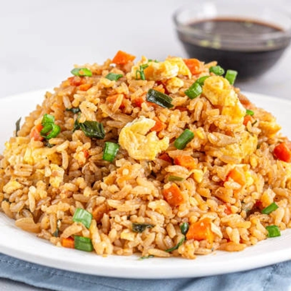 एग फ्राइड राइस - हाफ प्लेट