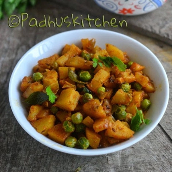 आलू मटर की सब्जी - Half plate