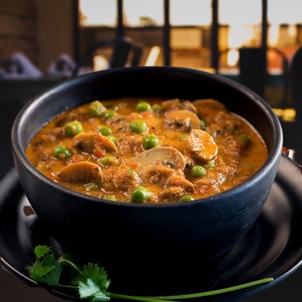 मशरूम मटर - Family Restaurant, Half Plate