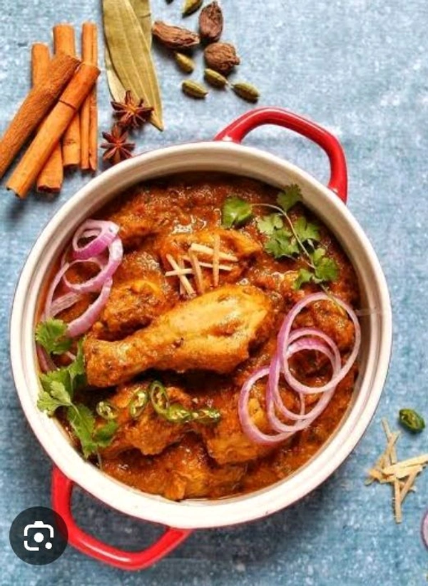 चिकन खड़ा मसाला - Family Restaurant, Half Plate