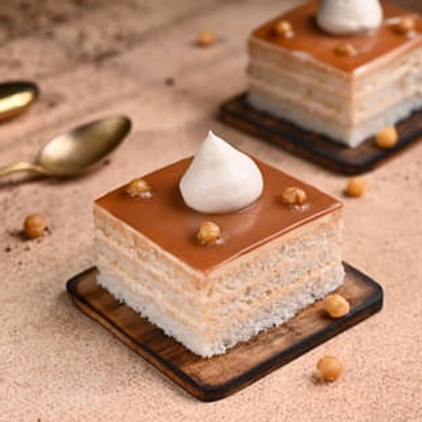 बटर स्कोच पेस्ट्री - Rama Sweets, One Piece